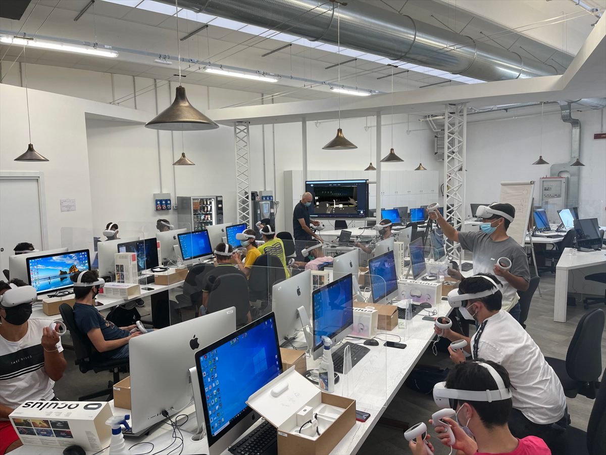 Teaching AR/VR at ITS Smart Academy